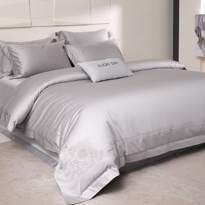 91家纺网 家纺一手货源 找家纺 蒂爵 2026新款贡缎100支长绒棉全棉纯棉刺绣绣花四件套高端四件套-施华洛 施华洛-柔光灰