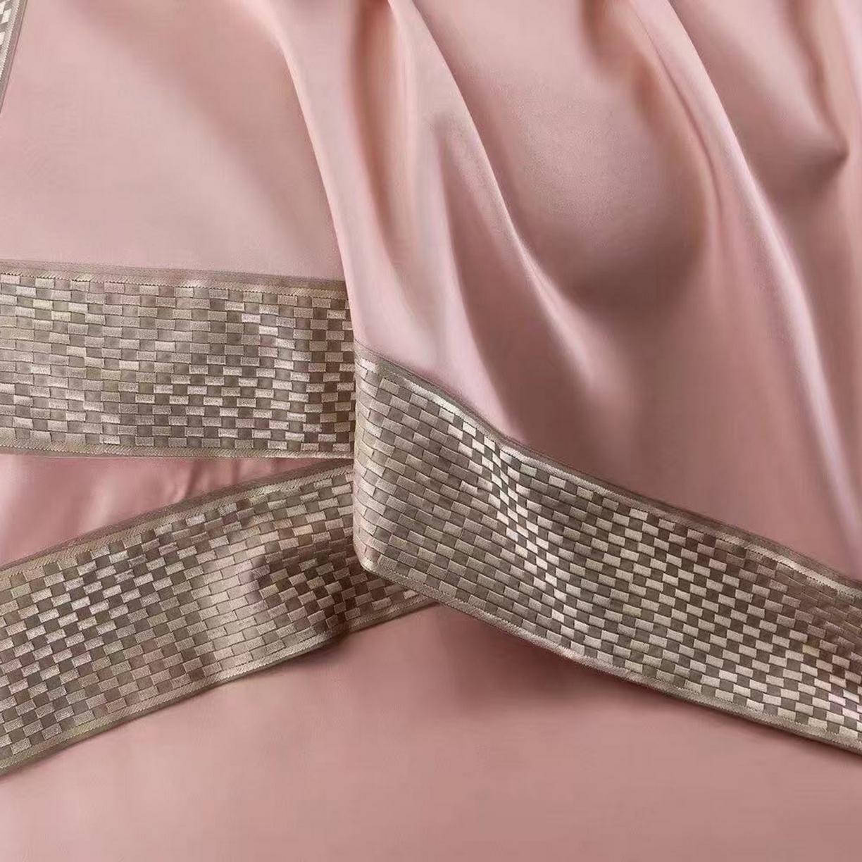 91家纺网 家纺一手货源 找家纺 edra 2026新款纯棉长绒棉轻奢绣花床盖款四件套-罗马假日 罗马假日-粉