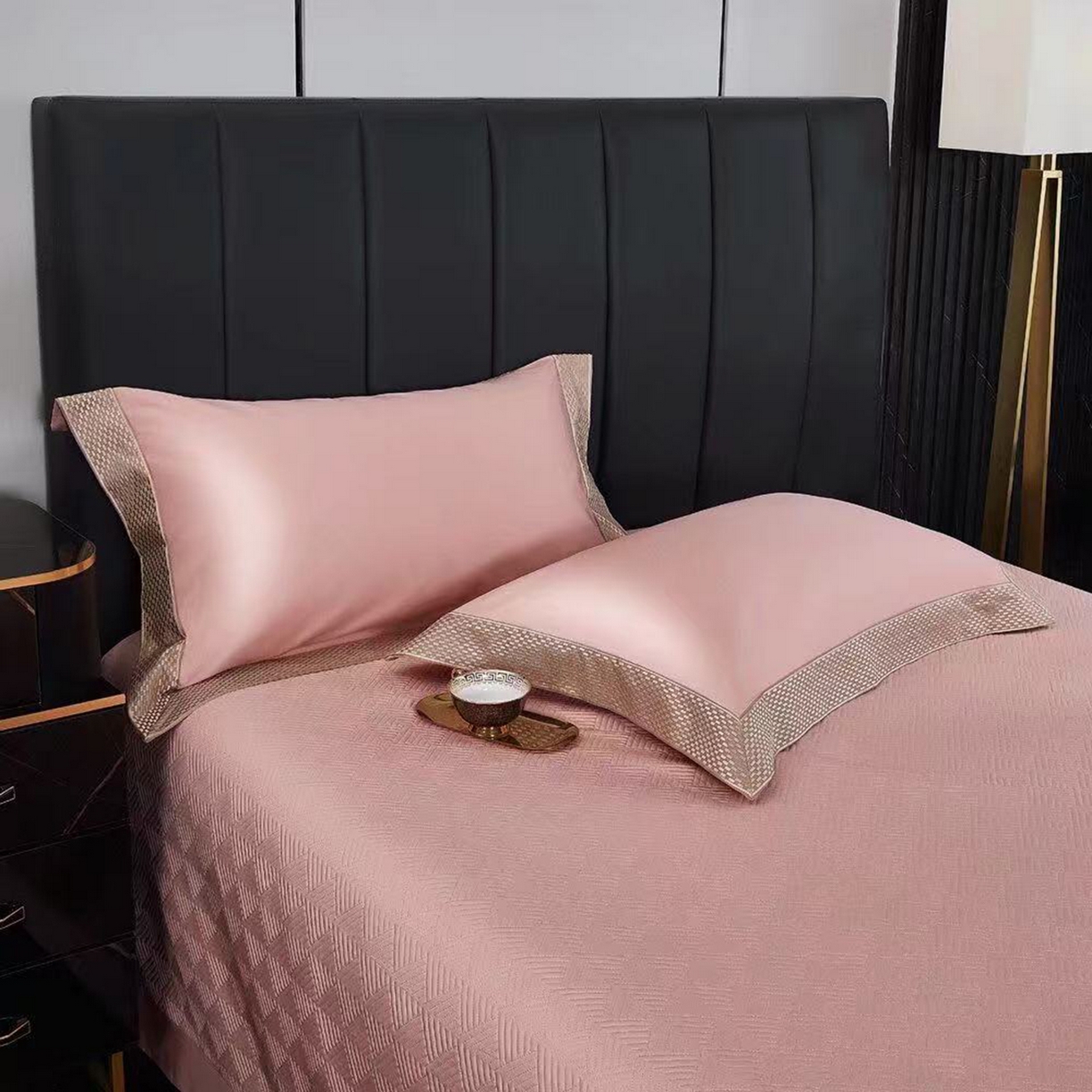 91家纺网 家纺一手货源 找家纺 edra 2026新款纯棉长绒棉轻奢绣花床盖款四件套-罗马假日 罗马假日-粉