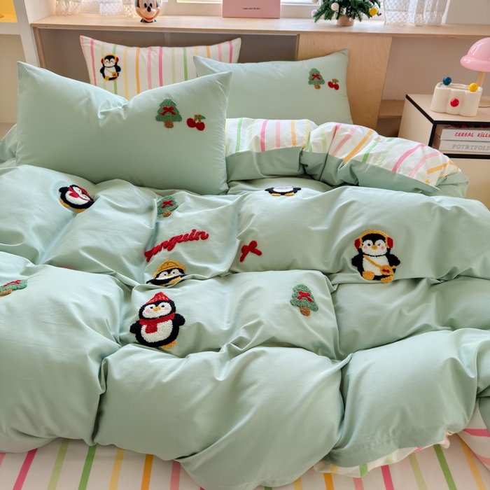 91家纺网 家纺一手货源 找家纺 如意朵 2026新款全棉纯棉毛巾绣四件套（第二批） 小企鹅