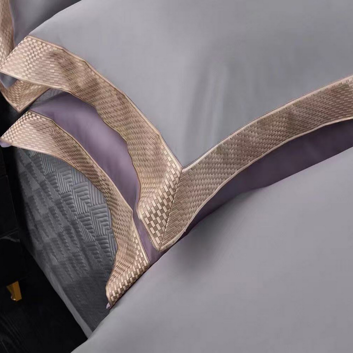 91家纺网 家纺一手货源 找家纺 edra 2026新款纯棉长绒棉轻奢绣花床盖款四件套-罗马假日 罗马假日-灰色