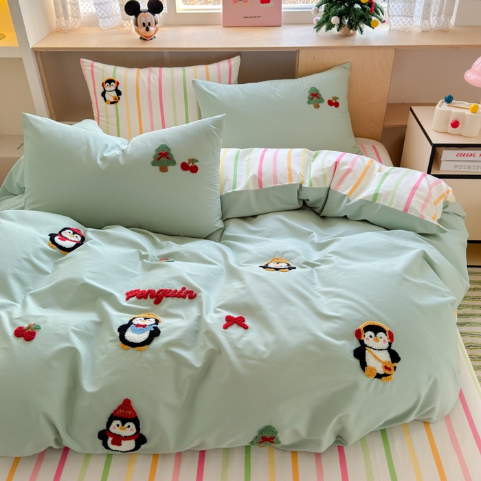 91家纺网 家纺一手货源 找家纺 如意朵 2026新款全棉纯棉毛巾绣四件套（第二批） 小企鹅