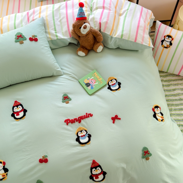 91家纺网 家纺一手货源 找家纺 如意朵 2026新款全棉纯棉毛巾绣四件套（第二批） 小企鹅