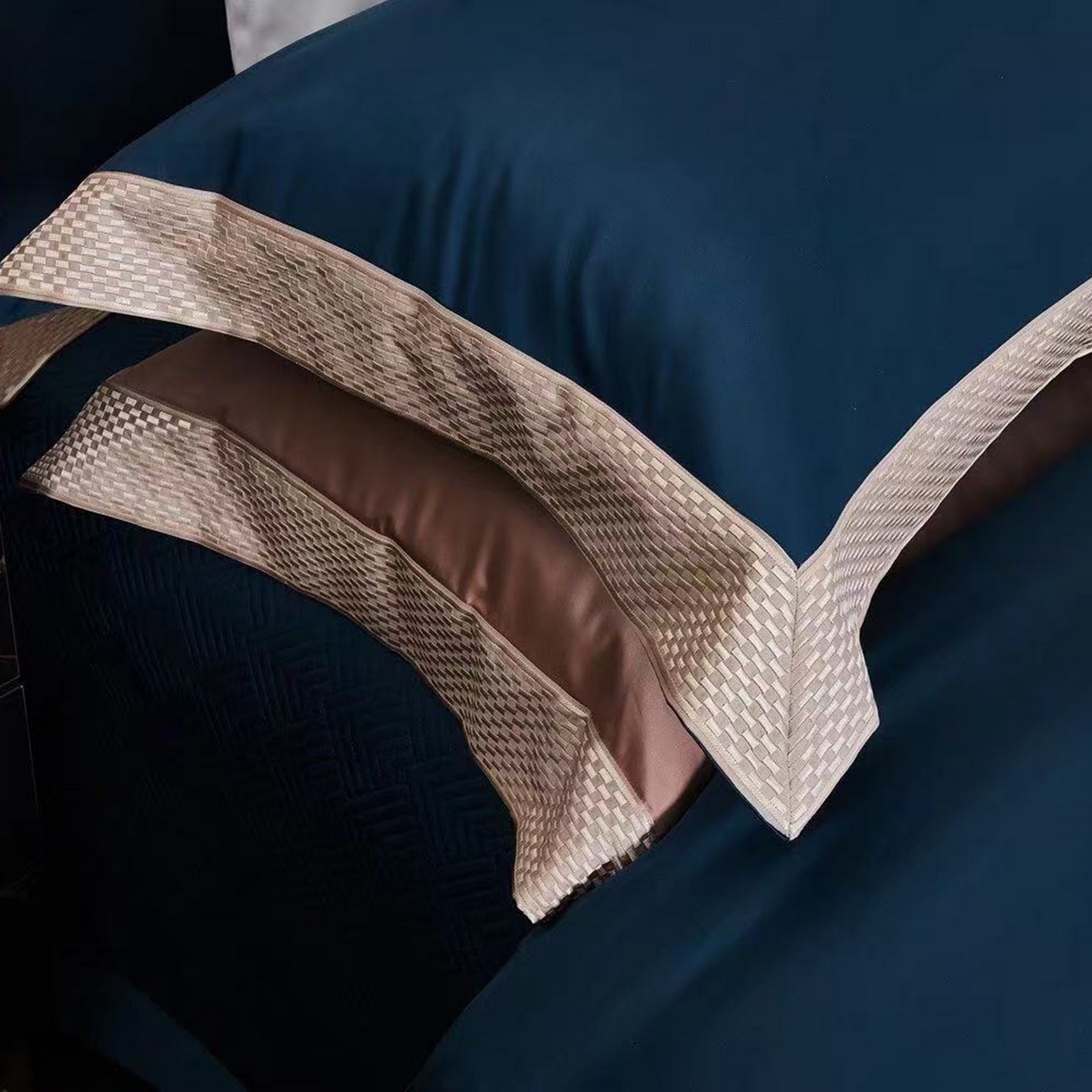 91家纺网 家纺一手货源 找家纺 edra 2026新款纯棉长绒棉轻奢绣花床盖款四件套-罗马假日 罗马假日-蓝