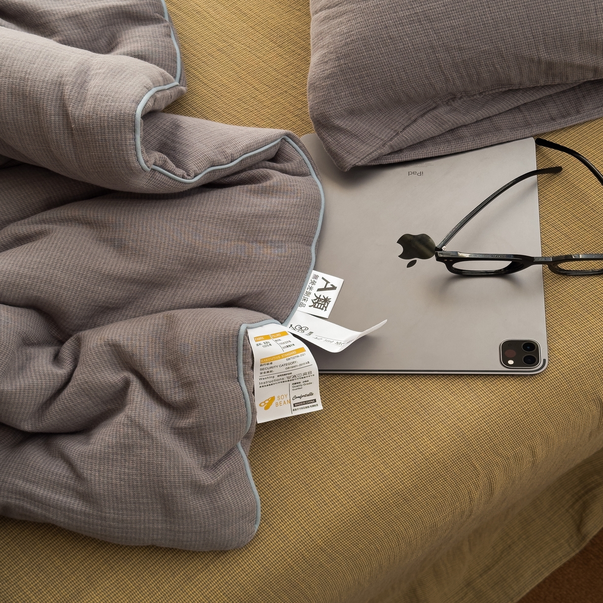 91家纺网 家纺一手货源 找家纺 棉小二 2026新款全棉大豆纤维冬被春秋被 千鸟格 灰