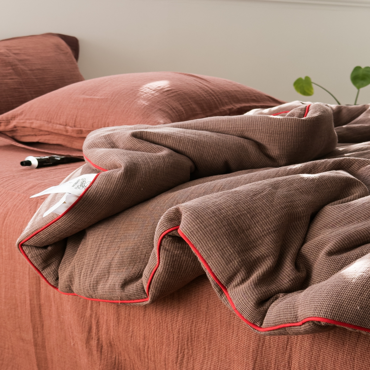 91家纺网 家纺一手货源 找家纺 棉小二 2026新款全棉大豆纤维冬被春秋被 千鸟格 咖