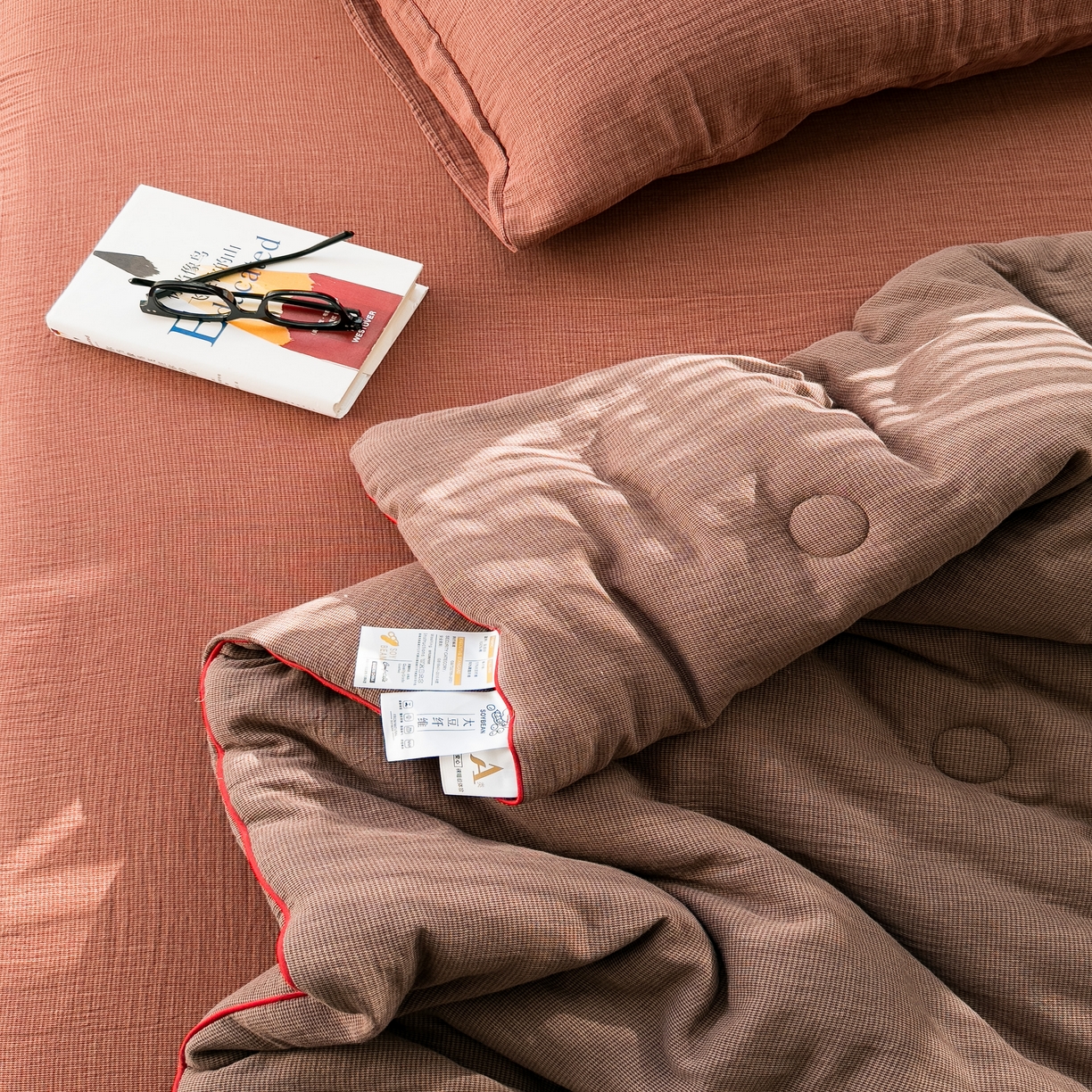 91家纺网 家纺一手货源 找家纺 棉小二 2026新款全棉大豆纤维冬被春秋被 千鸟格 咖