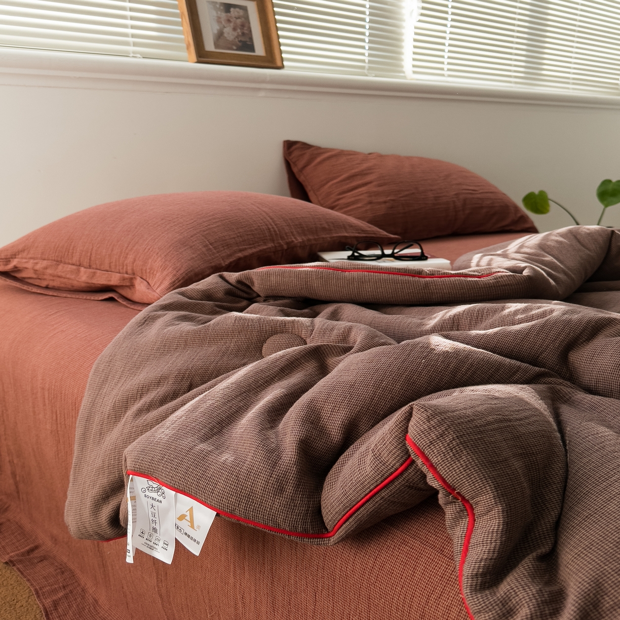 91家纺网 家纺一手货源 找家纺 棉小二 2026新款全棉大豆纤维冬被春秋被 千鸟格 咖