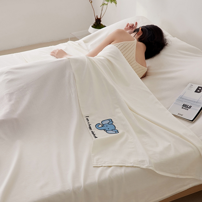 91家纺网 家纺一手货源 找家纺 沐珩家纺 2026新款糯感全棉定制正版卡通绣花大雁纹旅行酒店隔脏睡袋 蓝色小象