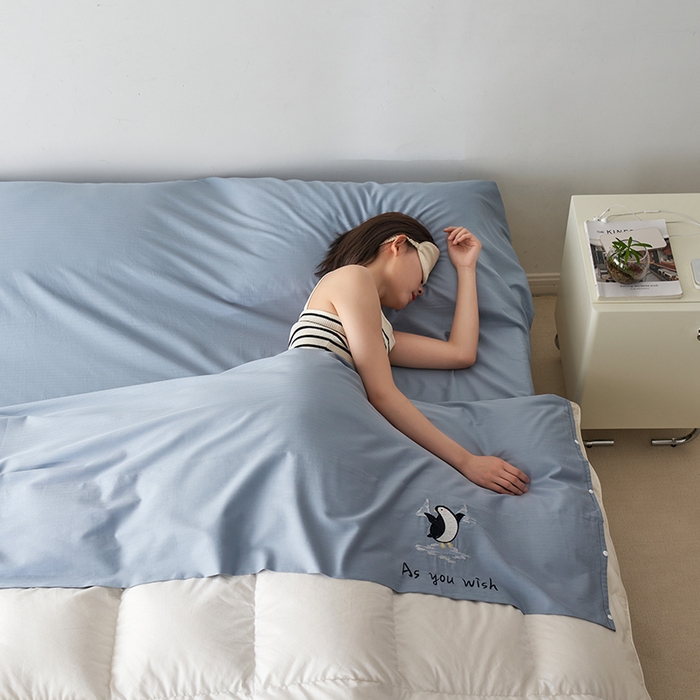 91家纺网 家纺一手货源 找家纺 沐珩家纺 2026新款糯感全棉定制正版卡通绣花大雁纹旅行酒店隔脏睡袋 南极企鹅