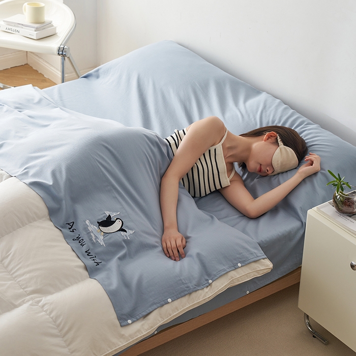 91家纺网 家纺一手货源 找家纺 沐珩家纺 2026新款糯感全棉定制正版卡通绣花大雁纹旅行酒店隔脏睡袋 南极企鹅