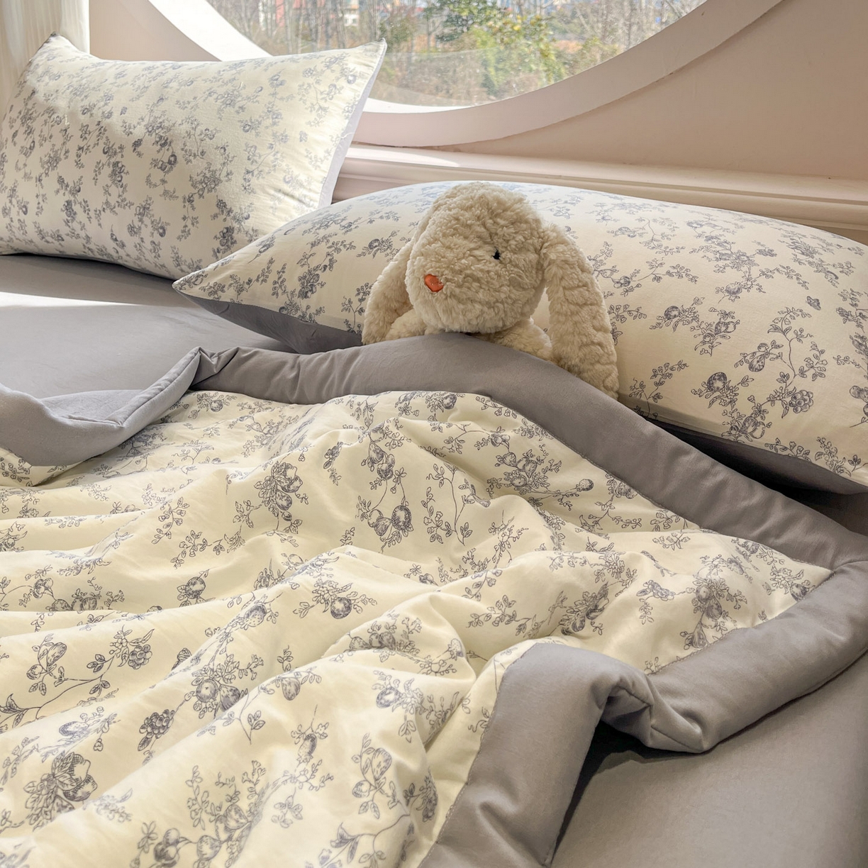 91家纺网 家纺一手货源 找家纺 一加一 2026新款洛卡棉印花大豆夏被四件套 白瓷花絮