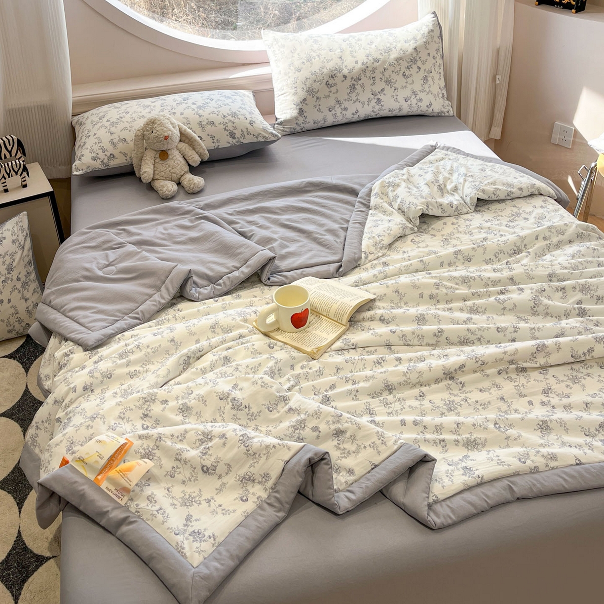 91家纺网 家纺一手货源 找家纺 一加一 2026新款洛卡棉印花大豆夏被四件套 白瓷花絮