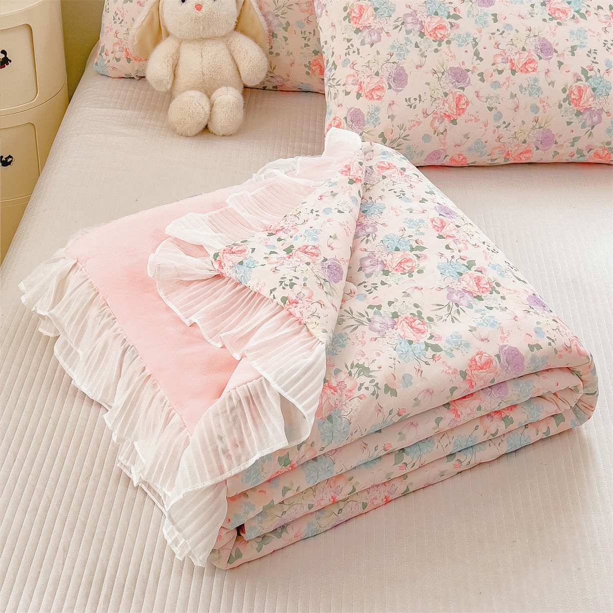 91家纺网 家纺一手货源 找家纺 兄弟坊 2026春夏新款小清新凉感韩版花边夏被夏凉被午睡被空调被 朵朵锦簇