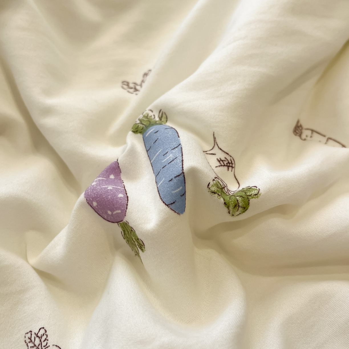 91家纺网 家纺一手货源 找家纺 一加一 2026新款洛卡棉印花大豆夏被四件套 彩色萝卜