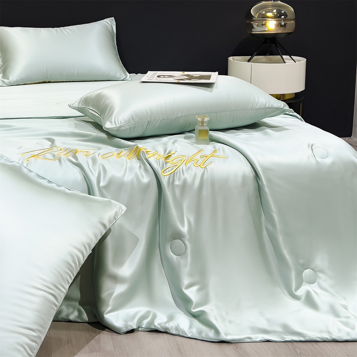 91家纺网 家纺一手货源 找家纺 兄弟坊 2026春夏新款水洗冰丝刺绣纯色夏被夏被四件套夏凉被空调被 春芽绿