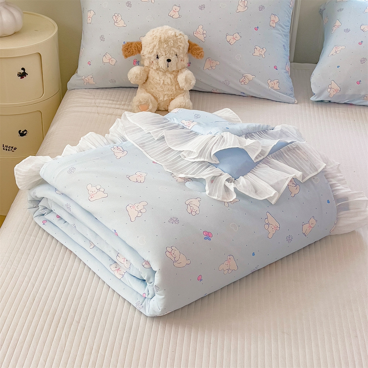 91家纺网 家纺一手货源 找家纺 兄弟坊 2026春夏新款小清新凉感韩版花边夏被夏凉被午睡被空调被 狗狗游乐场-蓝色