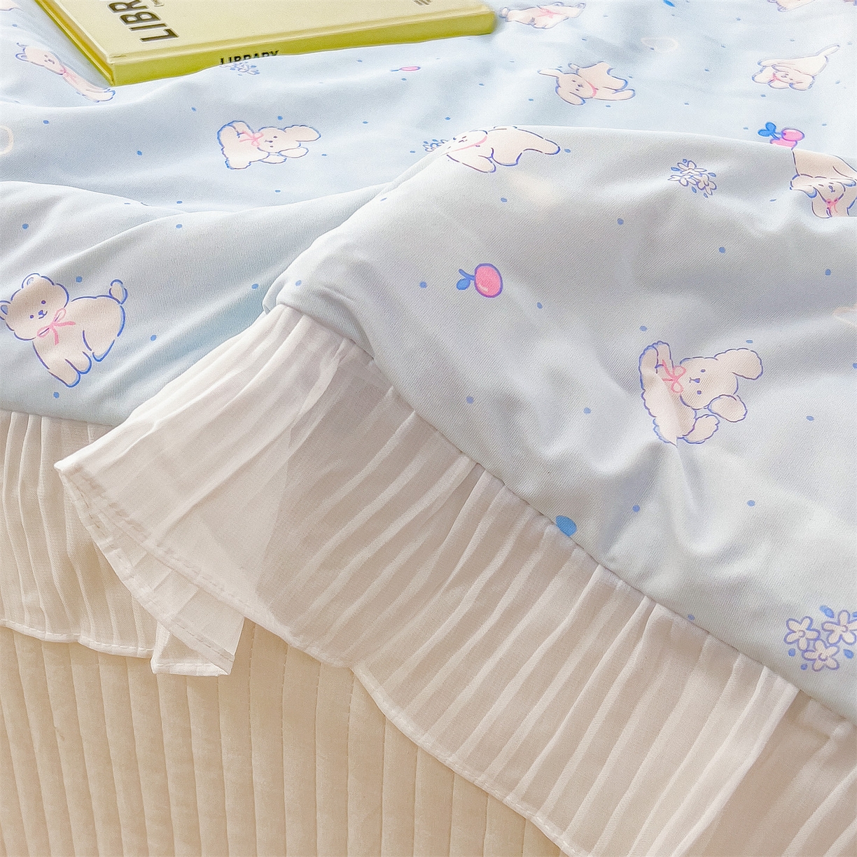 91家纺网 家纺一手货源 找家纺 兄弟坊 2026春夏新款小清新凉感韩版花边夏被夏凉被午睡被空调被 狗狗游乐场-蓝色