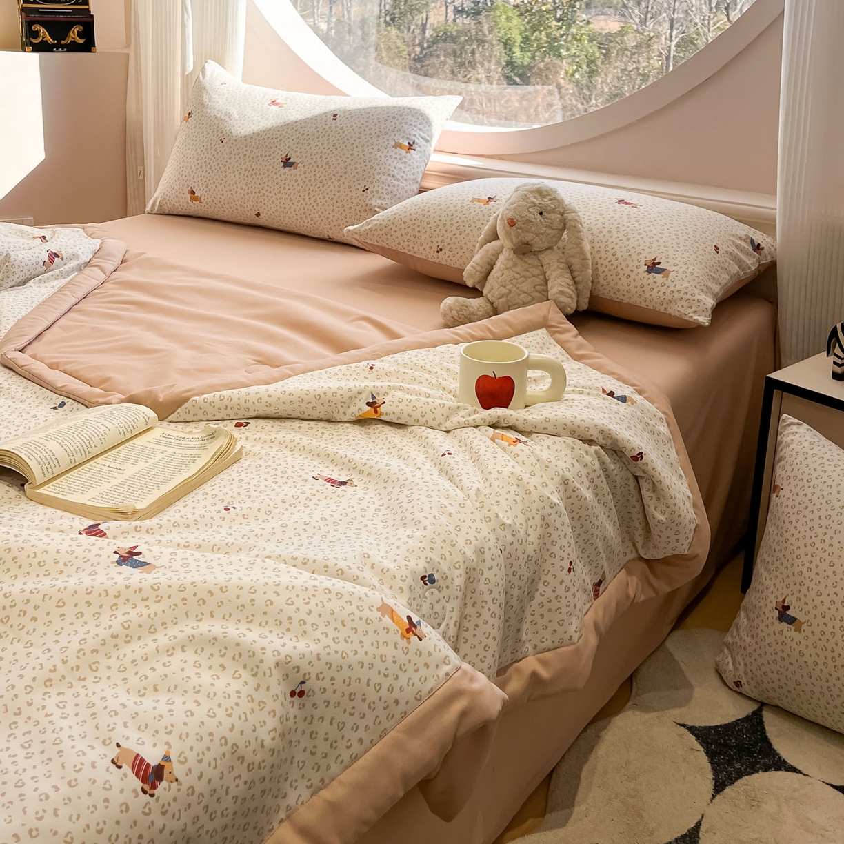 91家纺网 家纺一手货源 找家纺 一加一 2026新款洛卡棉印花大豆夏被四件套 奶芙腊肠狗