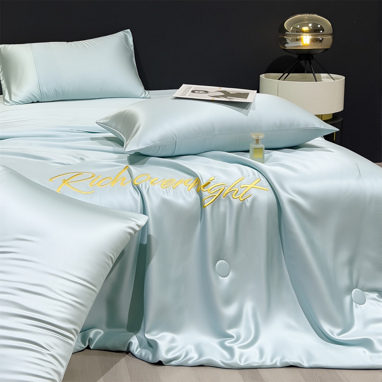 91家纺网 家纺一手货源 找家纺 兄弟坊 2026春夏新款水洗冰丝刺绣纯色夏被夏被四件套夏凉被空调被 柔雾蓝