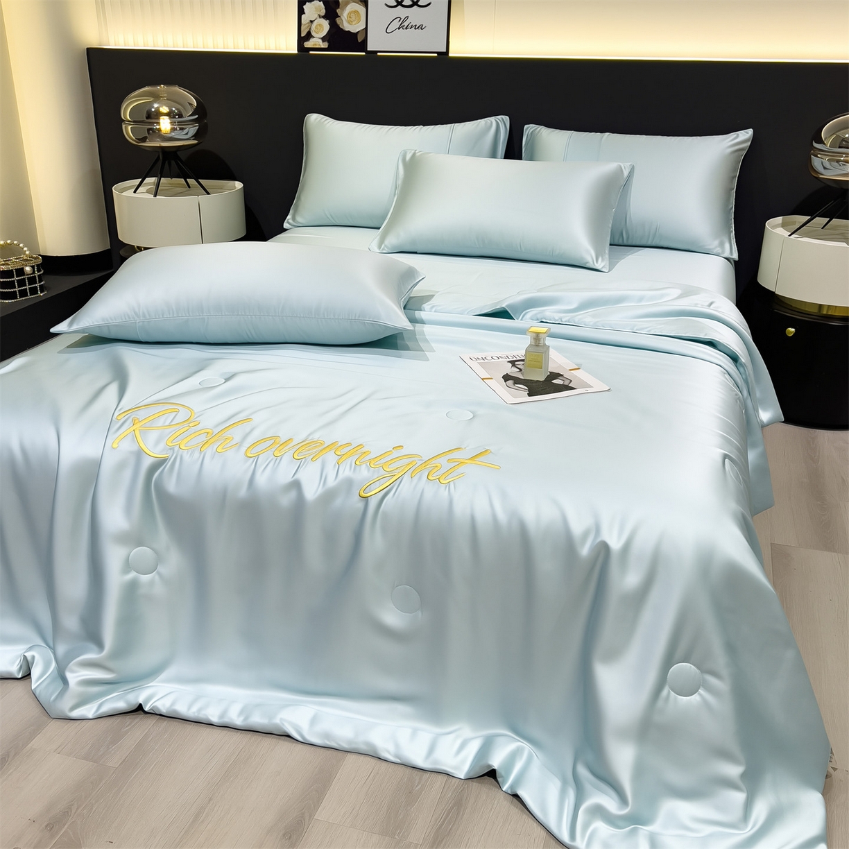 91家纺网 家纺一手货源 找家纺 兄弟坊 2026春夏新款水洗冰丝刺绣纯色夏被夏被四件套夏凉被空调被 柔雾蓝