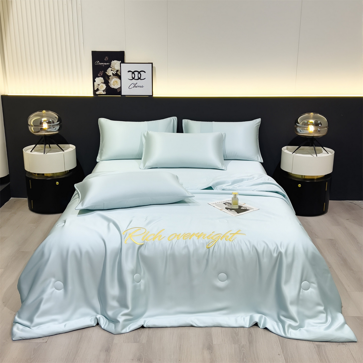 91家纺网 家纺一手货源 找家纺 兄弟坊 2026春夏新款水洗冰丝刺绣纯色夏被夏被四件套夏凉被空调被 柔雾蓝