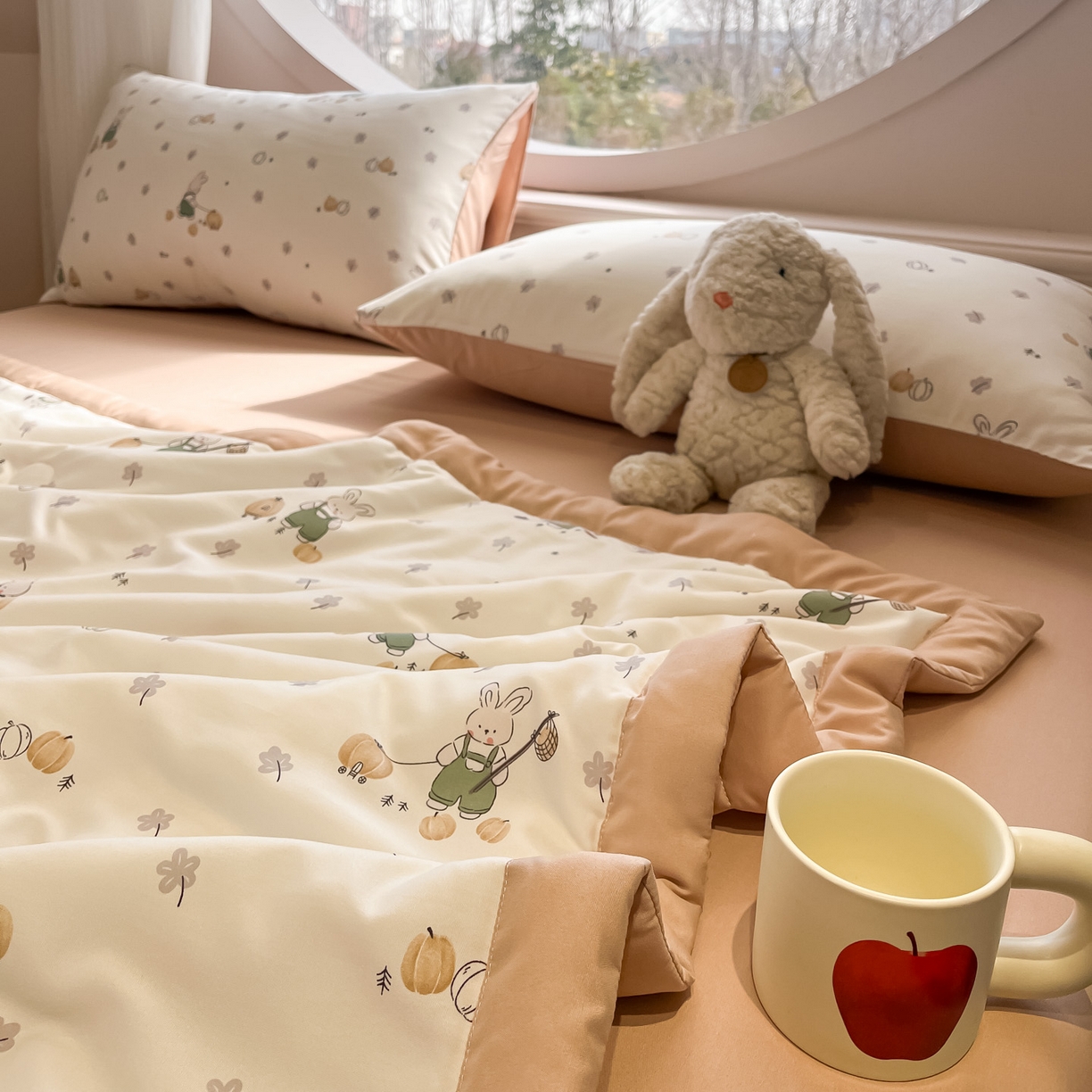 91家纺网 家纺一手货源 找家纺 一加一 2026新款洛卡棉印花大豆夏被四件套 南瓜兔派对