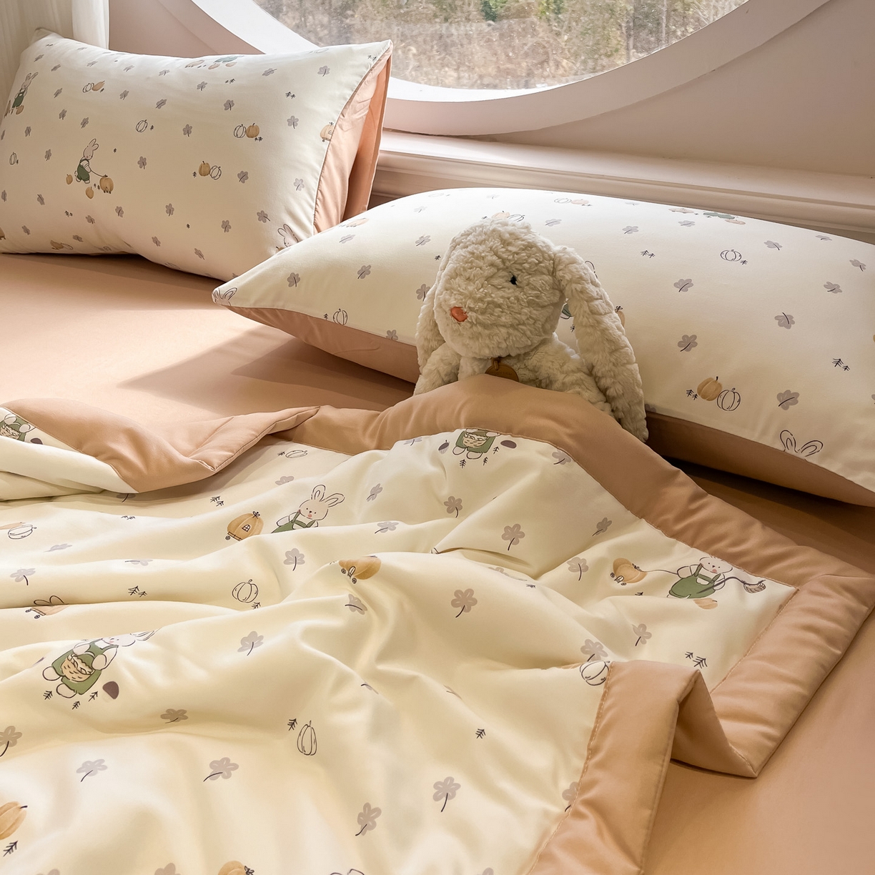 91家纺网 家纺一手货源 找家纺 一加一 2026新款洛卡棉印花大豆夏被四件套 南瓜兔派对