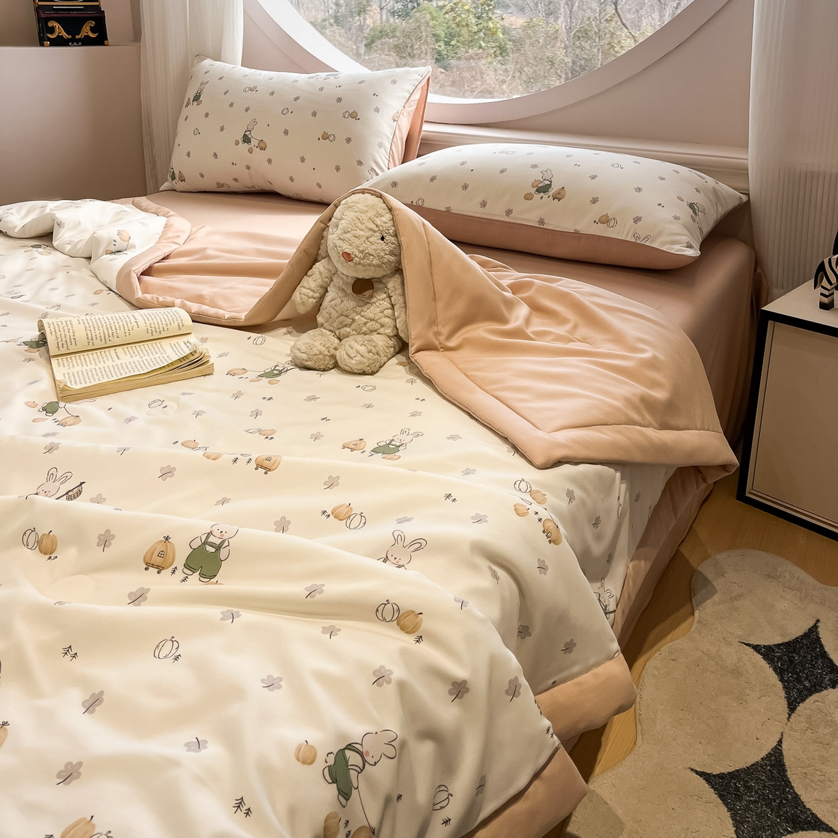 91家纺网 家纺一手货源 找家纺 一加一 2026新款洛卡棉印花大豆夏被四件套 南瓜兔派对