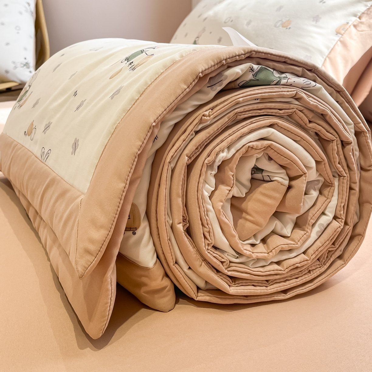 91家纺网 家纺一手货源 找家纺 一加一 2026新款洛卡棉印花大豆夏被四件套 南瓜兔派对