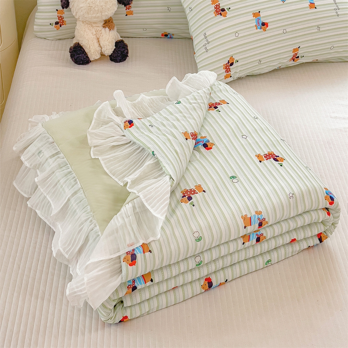 91家纺网 家纺一手货源 找家纺 兄弟坊 2026春夏新款小清新凉感韩版花边夏被夏凉被午睡被空调被 腊肠狗-条纹绿