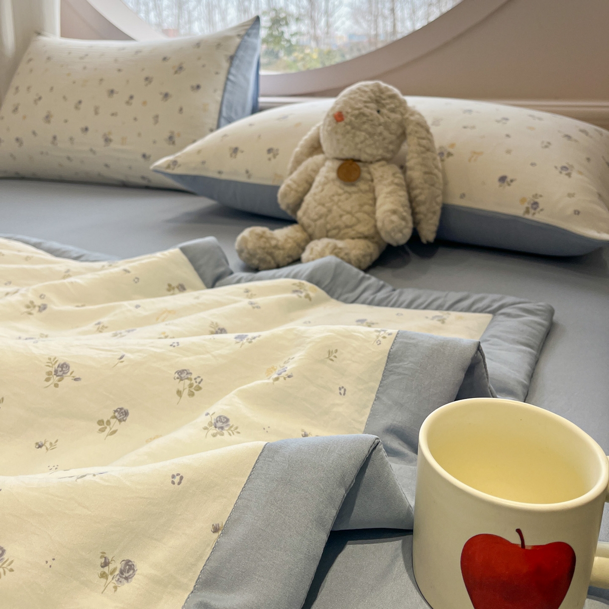 91家纺网 家纺一手货源 找家纺 一加一 2026新款洛卡棉印花大豆夏被四件套 浅蓝甜梦