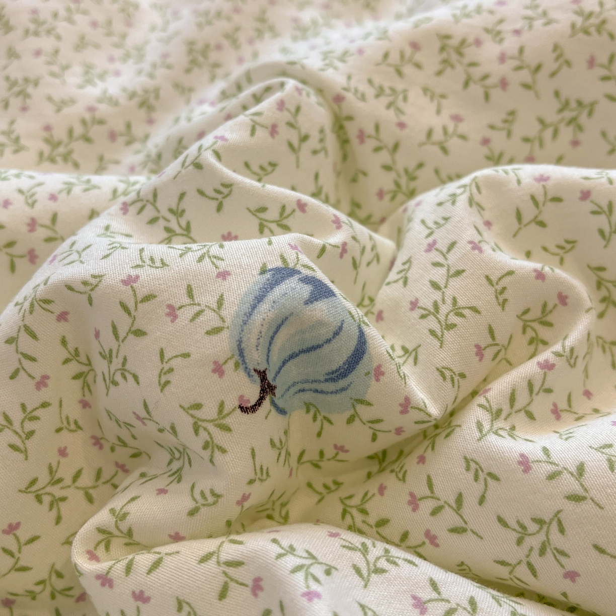 91家纺网 家纺一手货源 找家纺 一加一 2026新款洛卡棉印花大豆夏被四件套 青禾随影