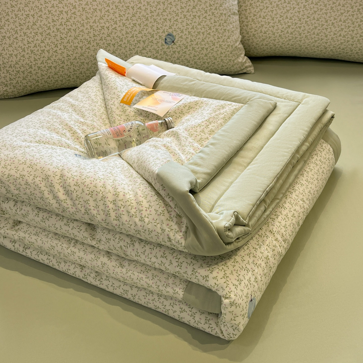 91家纺网 家纺一手货源 找家纺 一加一 2026新款洛卡棉印花大豆夏被四件套 青禾随影