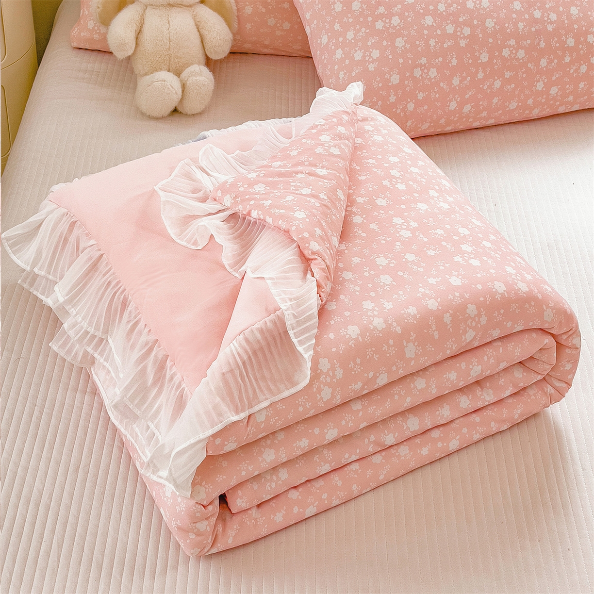 91家纺网 家纺一手货源 找家纺 兄弟坊 2026春夏新款小清新凉感韩版花边夏被夏凉被午睡被空调被 小碎花粉