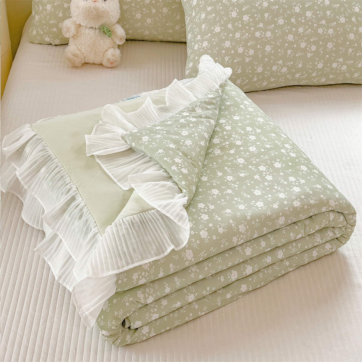 91家纺网 家纺一手货源 找家纺 兄弟坊 2026春夏新款小清新凉感韩版花边夏被夏凉被午睡被空调被 小碎花绿