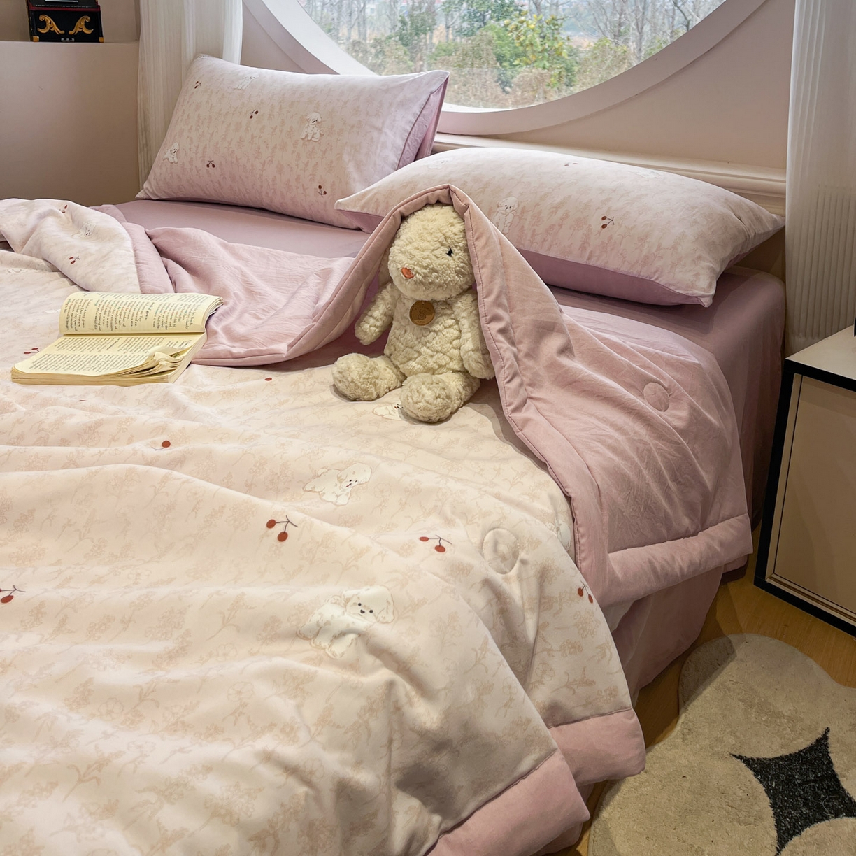 91家纺网 家纺一手货源 找家纺 一加一 2026新款洛卡棉印花大豆夏被四件套 软心小狗