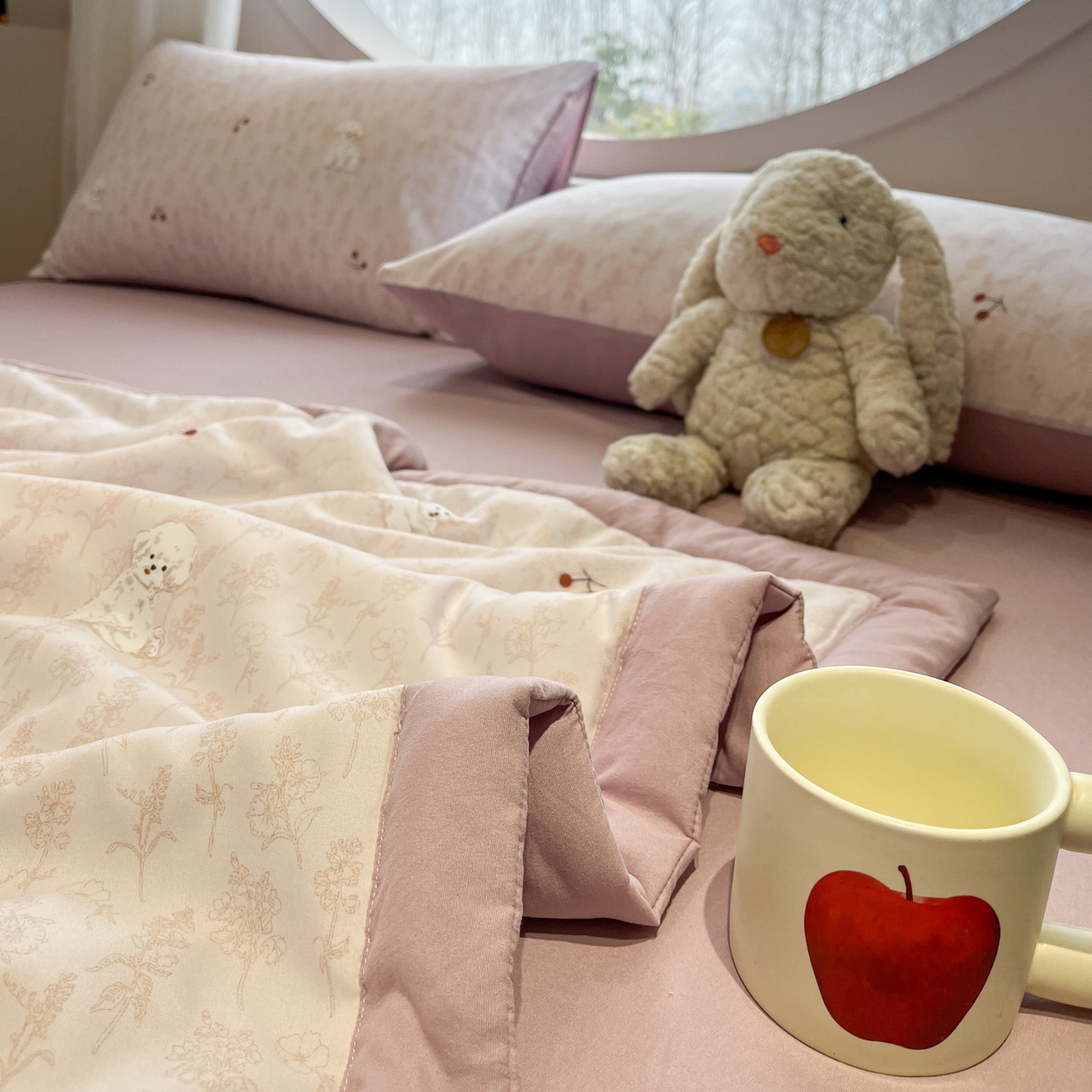 91家纺网 家纺一手货源 找家纺 一加一 2026新款洛卡棉印花大豆夏被四件套 软心小狗