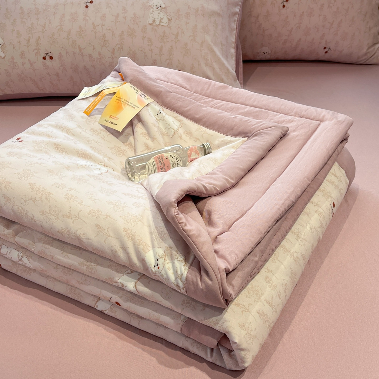 91家纺网 家纺一手货源 找家纺 一加一 2026新款洛卡棉印花大豆夏被四件套 软心小狗