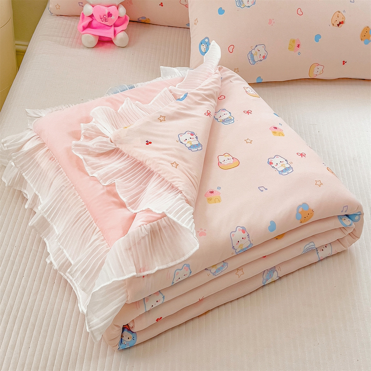 91家纺网 家纺一手货源 找家纺 兄弟坊 2026春夏新款小清新凉感韩版花边夏被夏凉被午睡被空调被 音乐小猫