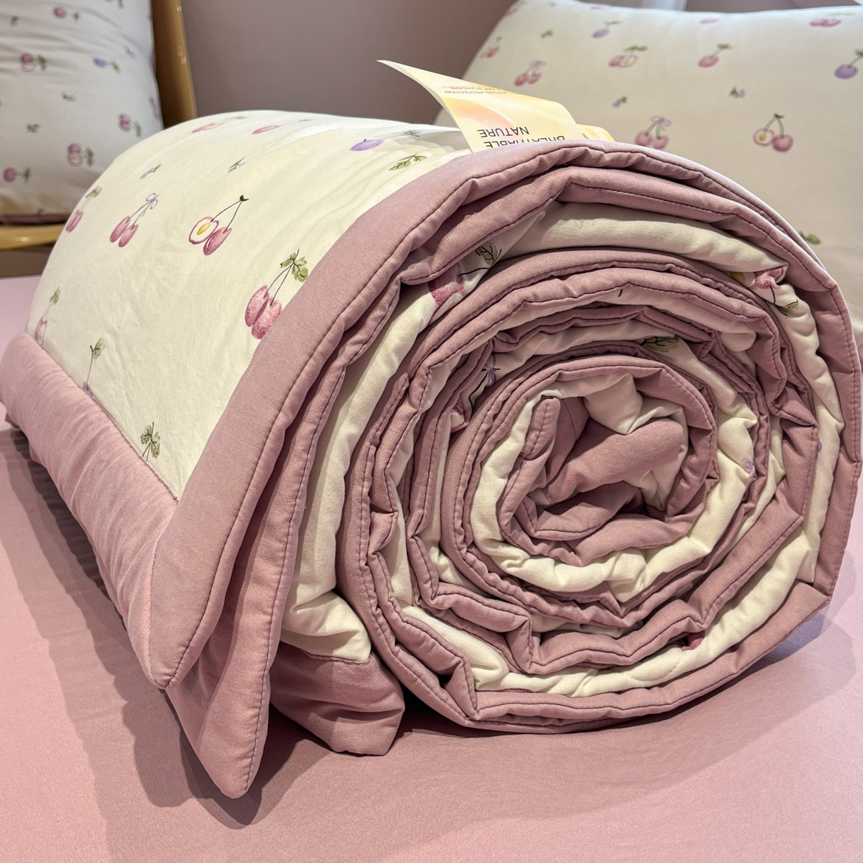 91家纺网 家纺一手货源 找家纺 一加一 2026新款洛卡棉印花大豆夏被四件套 紫樱奶芙