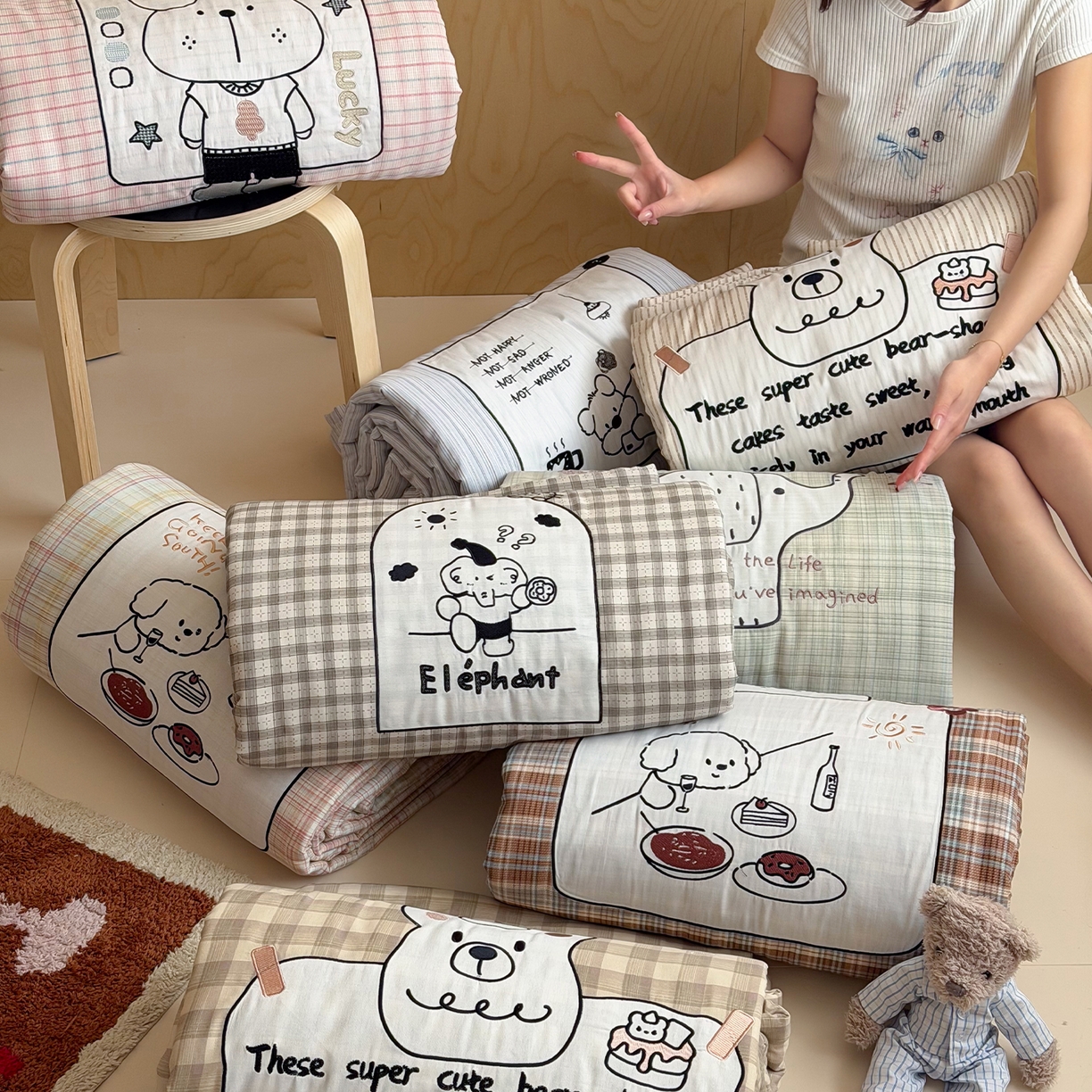 91家纺网 家纺一手货源 找家纺 （总）一加一 2026新款全棉双层纱贴布绣大豆夏被-格格乐园