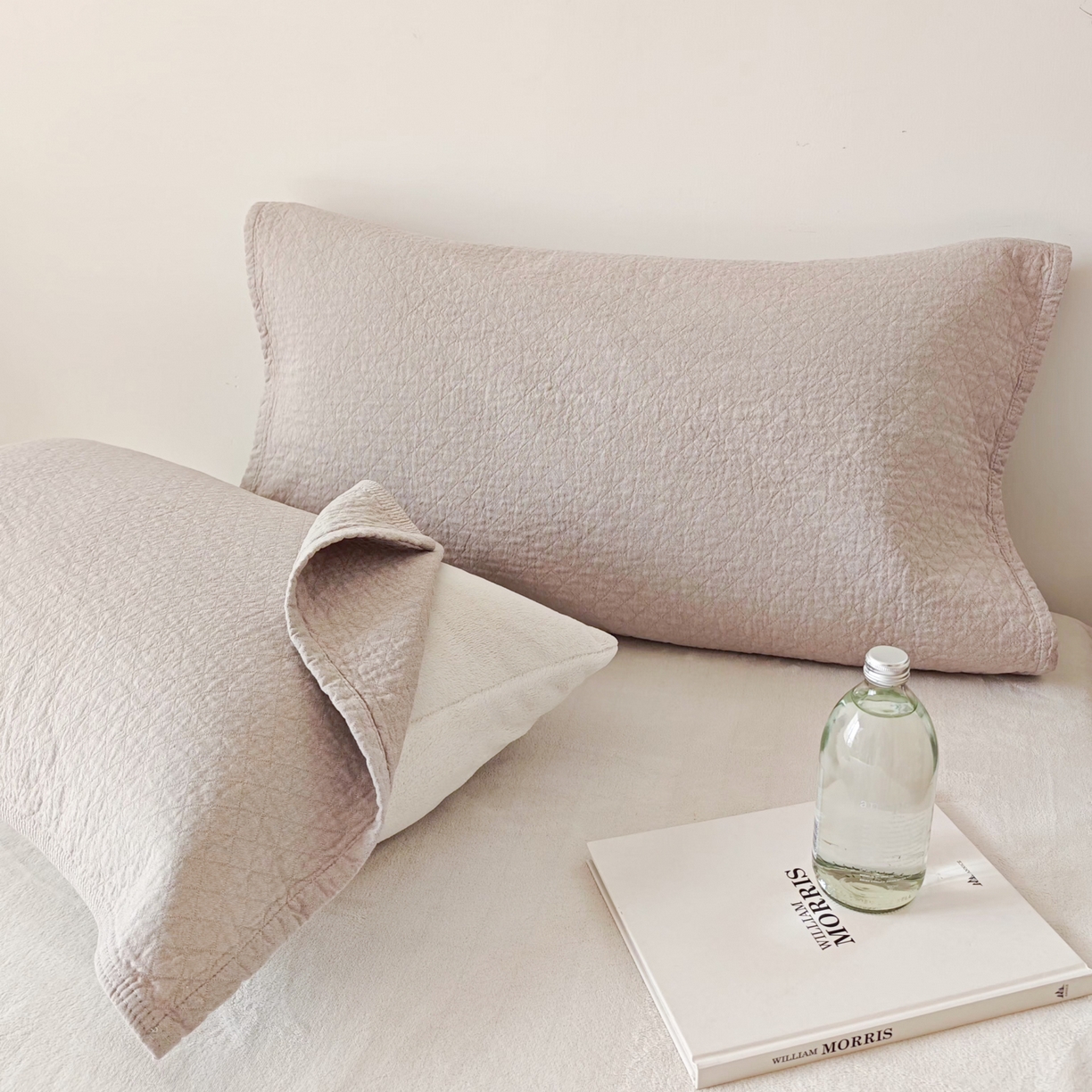 91家纺网 家纺一手货源 找家纺 沐瑟家纺 2026新款格子款枕巾垫巾 素格-浅咖