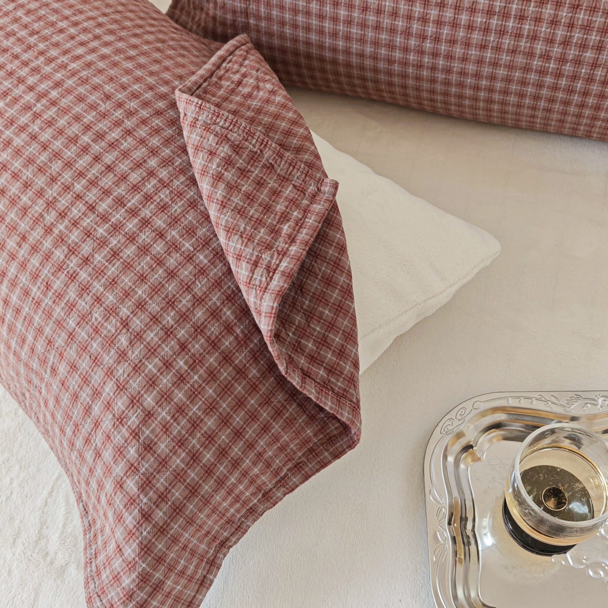 91家纺网 家纺一手货源 找家纺 沐瑟家纺 2026新款格子款枕巾垫巾 芸榕-咖色