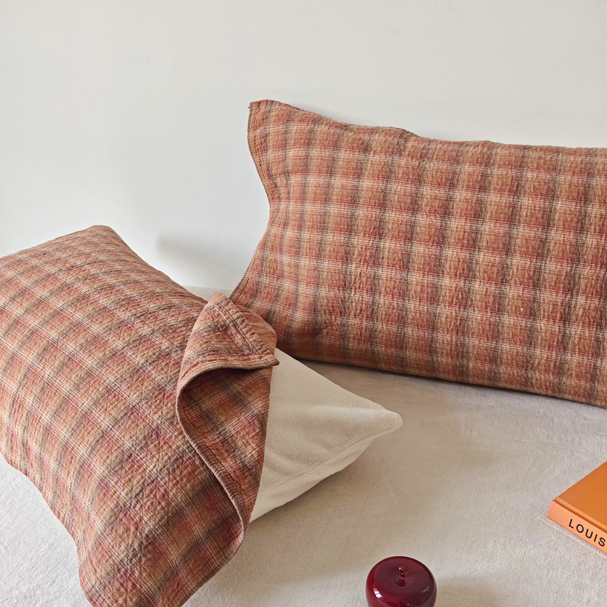 91家纺网 家纺一手货源 找家纺 沐瑟家纺 2026新款格子款枕巾垫巾 芸柚-粉色