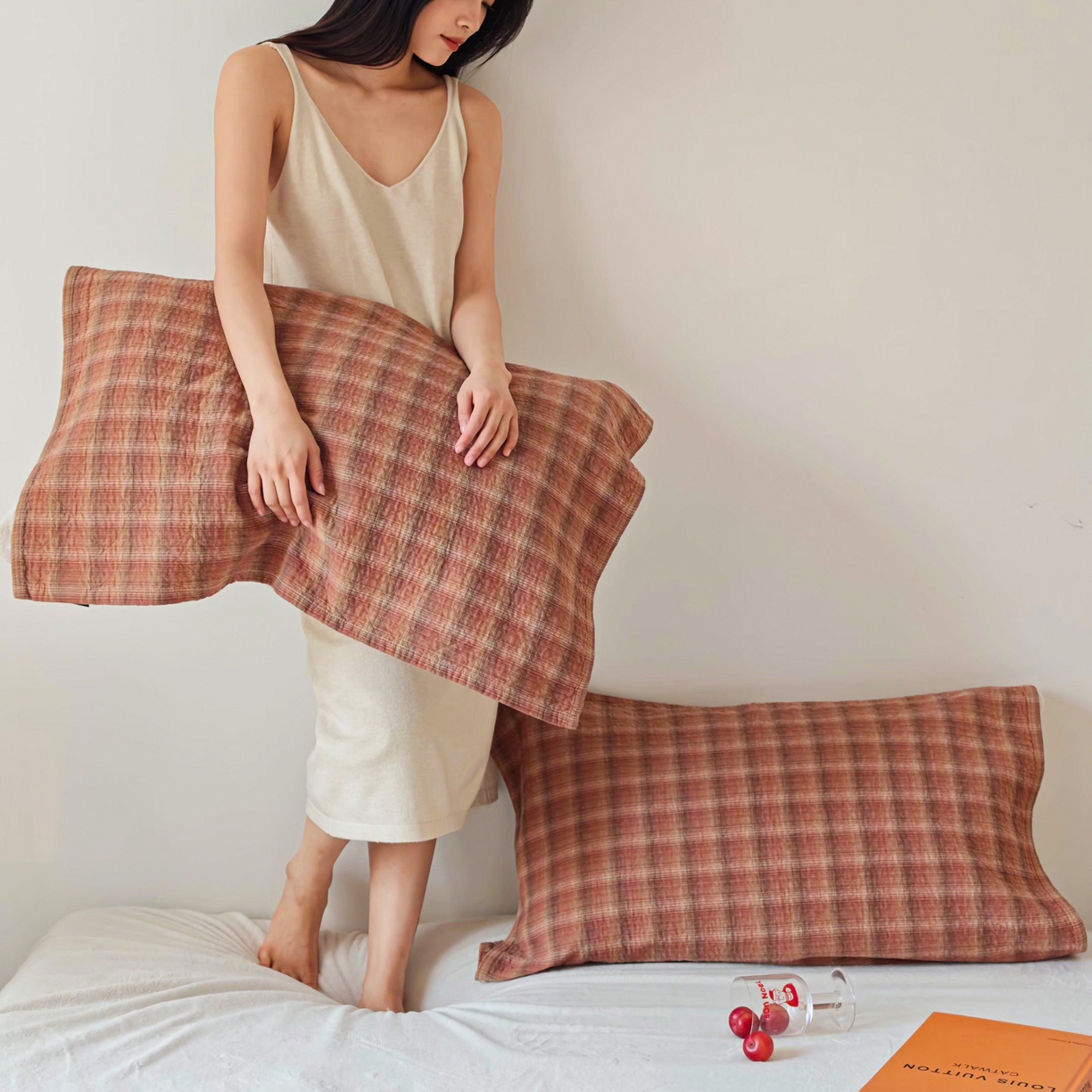 91家纺网 家纺一手货源 找家纺 沐瑟家纺 2026新款格子款枕巾垫巾 芸柚-粉色