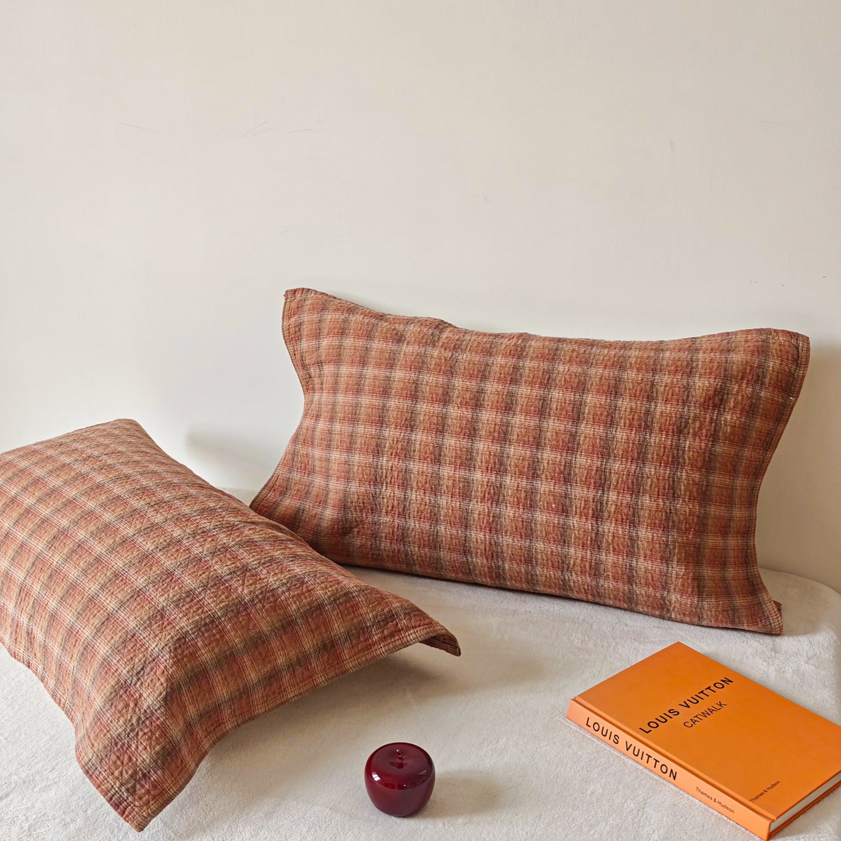 91家纺网 家纺一手货源 找家纺 沐瑟家纺 2026新款格子款枕巾垫巾 芸柚-粉色