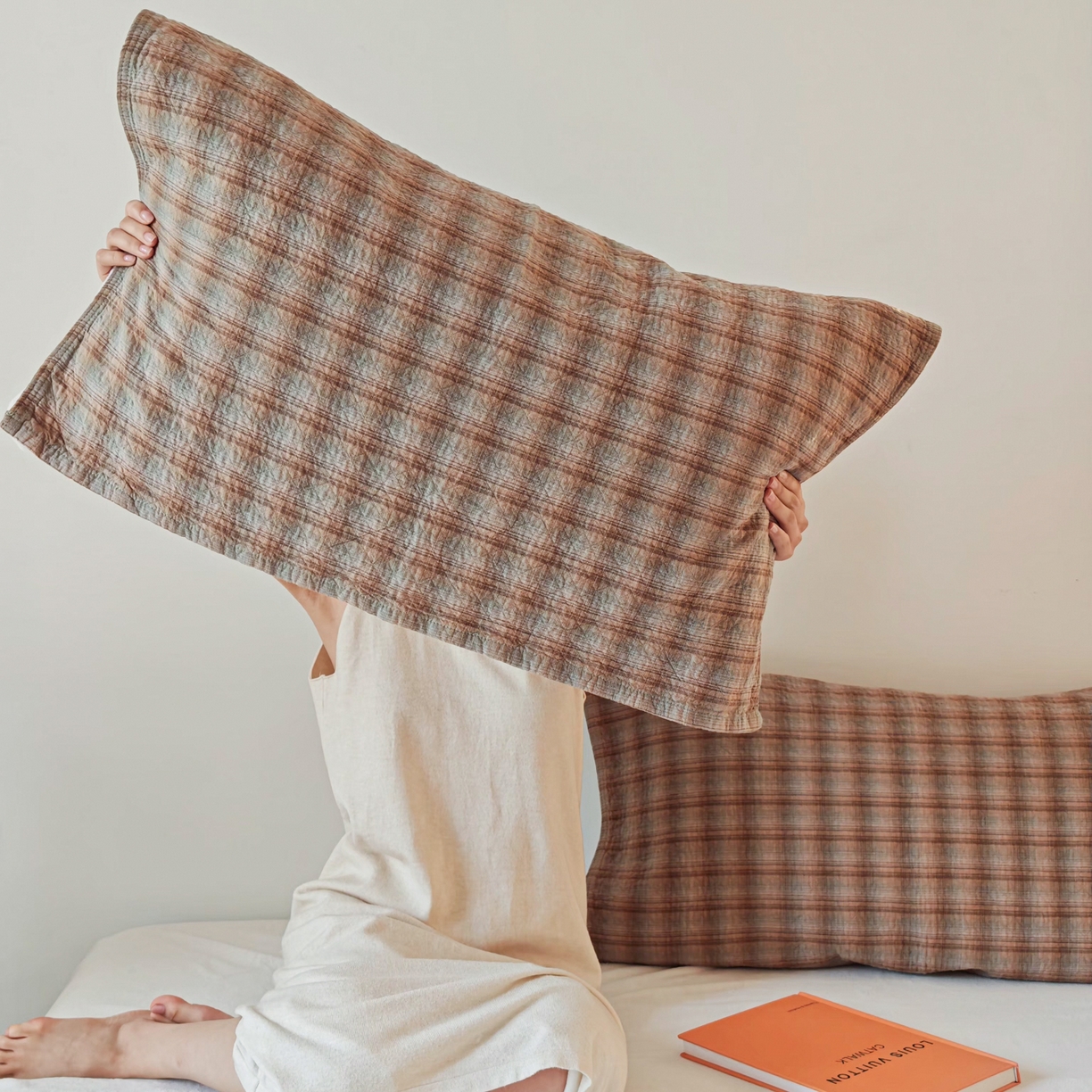 91家纺网 家纺一手货源 找家纺 沐瑟家纺 2026新款格子款枕巾垫巾 芸柚-卡其