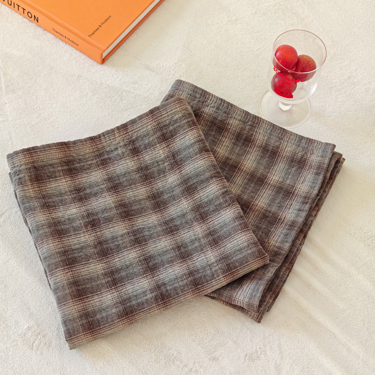 91家纺网 家纺一手货源 找家纺 沐瑟家纺 2026新款格子款枕巾垫巾 芸柚-深灰