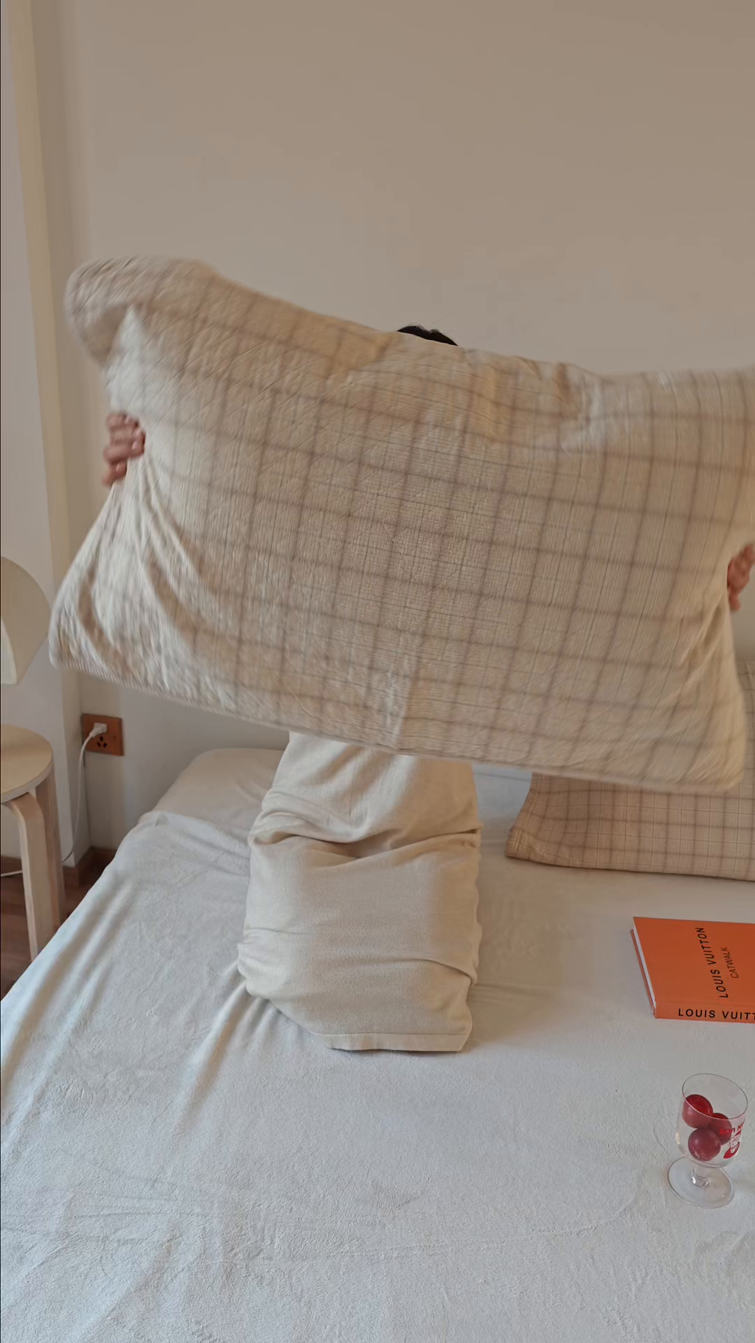 91家纺网 家纺一手货源 找家纺 沐瑟家纺 2026新款格子款枕巾垫巾 芸柚-米白